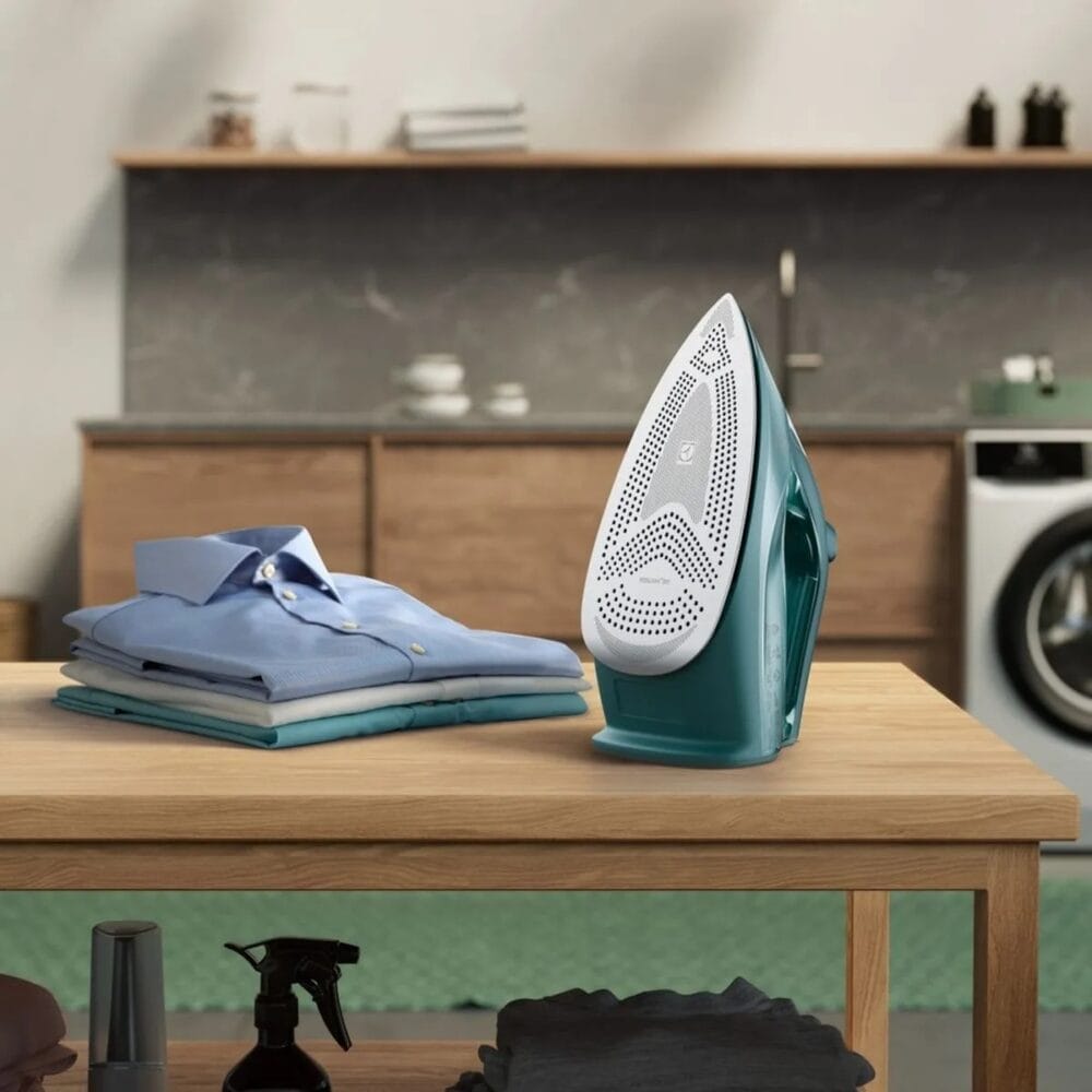 Plancha de Ropa a Vapor y Seco Electrolux Experience ESI80 7