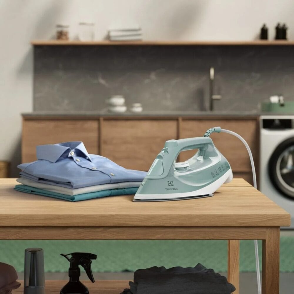 Plancha de Ropa a Vapor y Seco Electrolux con Tecnologia PowerVapour ESI51 7