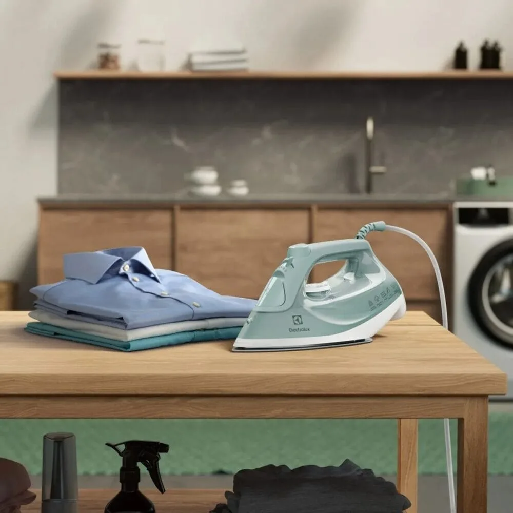 Plancha de Ropa a Vapor y Seco Electrolux con Tecnologia PowerVapour ESI51 7