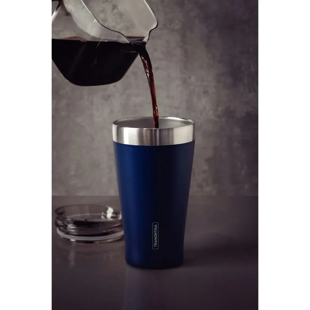 Vaso Termico de Acero Inox con tapa 500 ml Azul Exata Tramontina es un accesorio ideal para quienes disfrutan de bebidas en movimiento 4